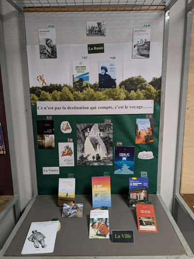 Exercice de vitrine en groupe à l'Ecole de la Librairie sur le thème du vagabondage