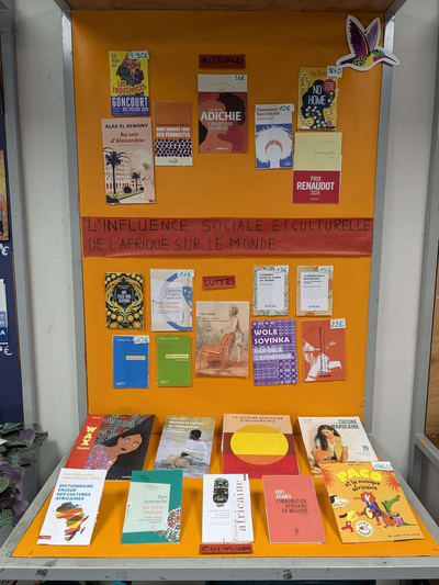 Exercice de vitrine en groupe à l'Ecole de la Librairie à l'occasion de la sortie de "L'inventaire des Rêves"